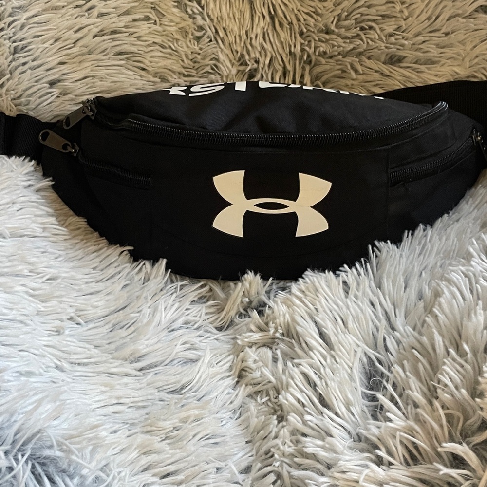 Under Armour Black Belt Bag